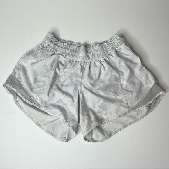 Lululemon Hotty Hot Short Long 4" White Tropical Shadow Starlight - Picture 3 of 6